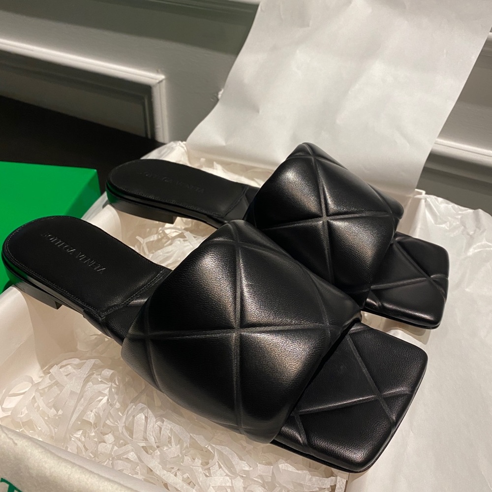 Brand new Bottega Veneta Lido Sandal (39)